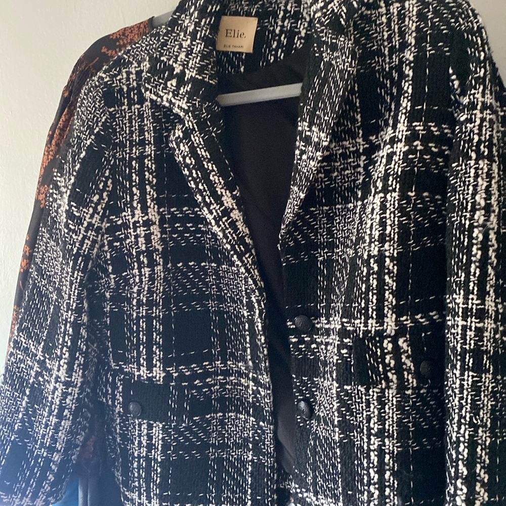 Elie Tahari blazer a generous size 10 worn once